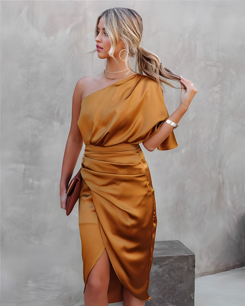 Serina | Kvinders Enskulder Draperet Satin Midikjole